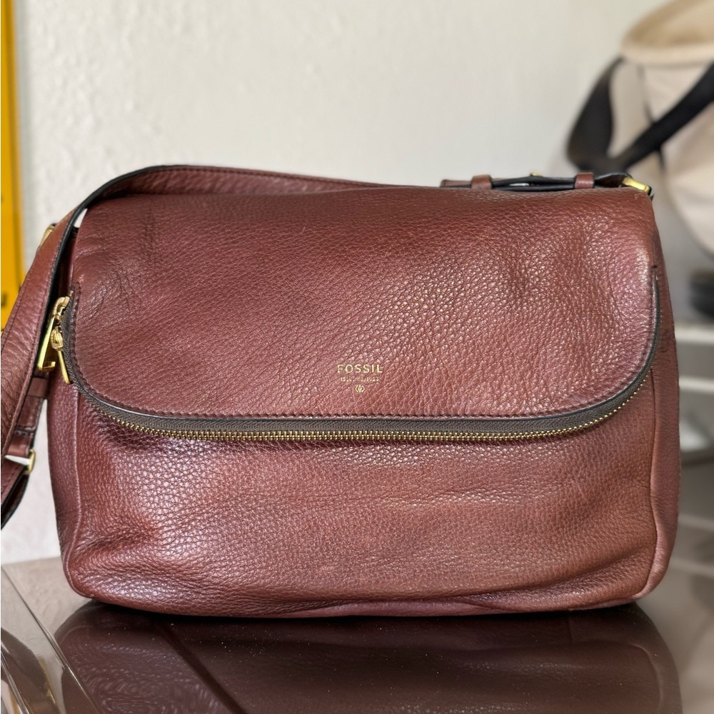 Women's Fossil Brown Pebble Leather Half Moon Crossbody Message Bags